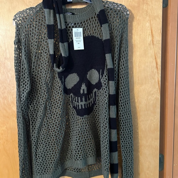 Hot Topic Social Collision Skull Girls Knit Sweater With Scarf NWT M - Picture 2 of 5